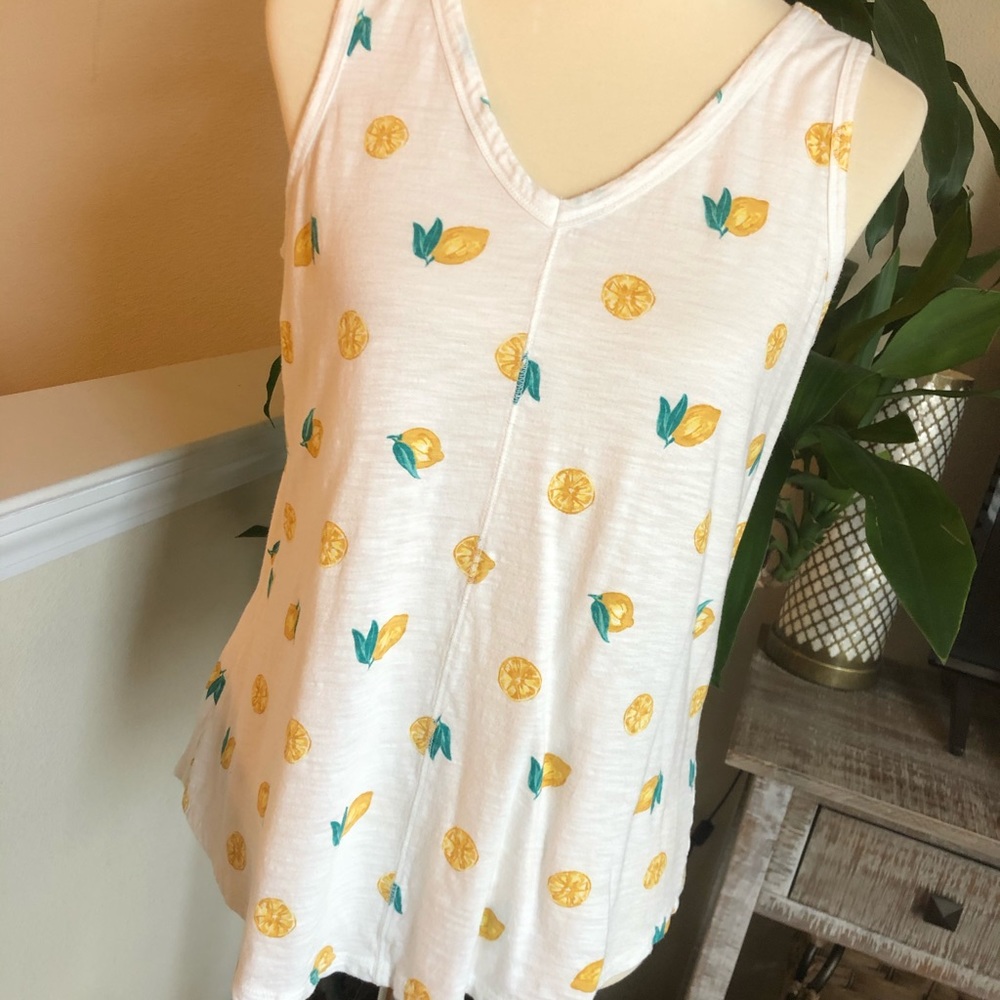 Womens tank top size medium - lemons